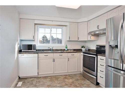 15 Southvale Road, St. Marys, ON - Indoor Photo Showing Kitchen