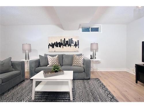 15 Southvale Road, St. Marys, ON - Indoor Photo Showing Living Room