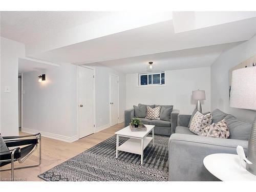 15 Southvale Road, St. Marys, ON - Indoor Photo Showing Living Room