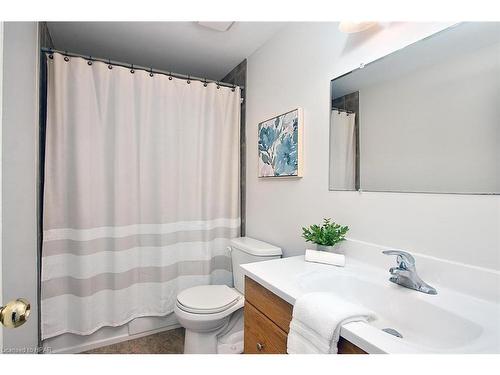 15 Southvale Road, St. Marys, ON - Indoor Photo Showing Bathroom