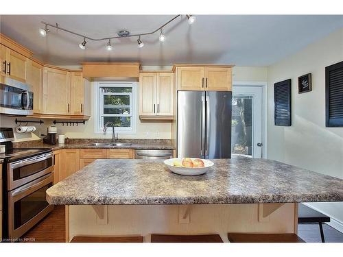 173 Washington Street W, Thamesford, ON - Indoor Photo Showing Kitchen With Double Sink