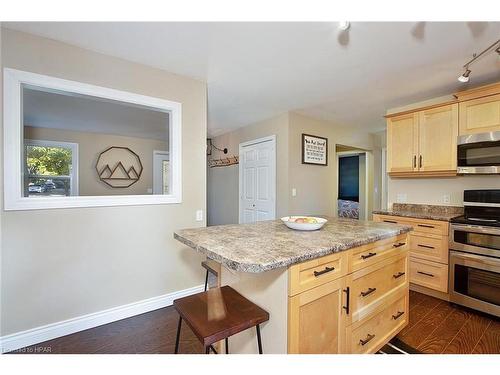 173 Washington Street W, Thamesford, ON - Indoor Photo Showing Kitchen