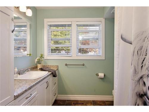 173 Washington Street W, Thamesford, ON - Indoor Photo Showing Bathroom