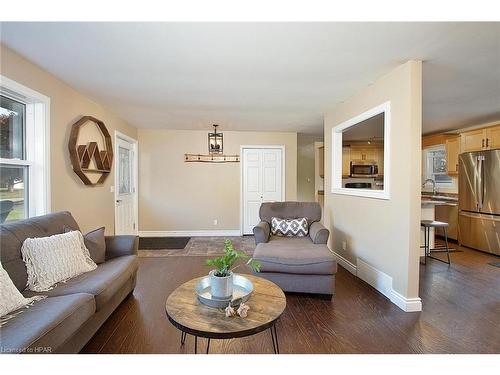 173 Washington Street W, Thamesford, ON - Indoor Photo Showing Living Room