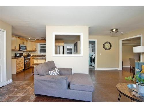 173 Washington Street W, Thamesford, ON - Indoor Photo Showing Living Room