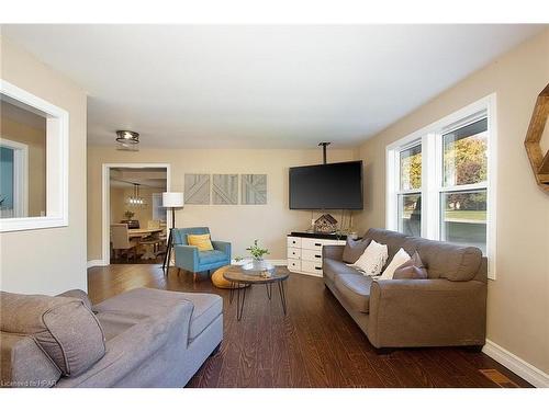 173 Washington Street W, Thamesford, ON - Indoor Photo Showing Living Room