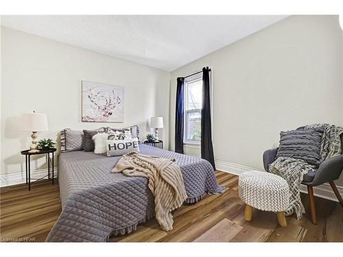 1 Milton Avenue, Hamilton, ON - Indoor Photo Showing Bedroom