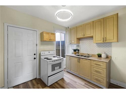 1 Milton Avenue, Hamilton, ON - Indoor Photo Showing Kitchen With Double Sink