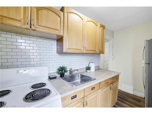 1 Milton Avenue, Hamilton, ON - Indoor Photo Showing Kitchen