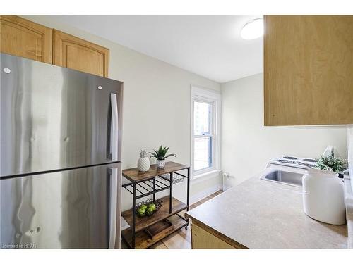 1 Milton Avenue, Hamilton, ON - Indoor Photo Showing Kitchen