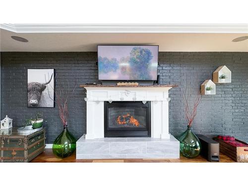 76000 London Road, Brucefield, ON - Indoor Photo Showing Living Room With Fireplace