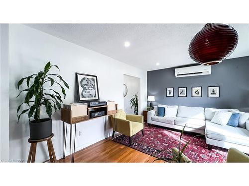 138 Sunset Drive, Goderich, ON - Indoor Photo Showing Living Room