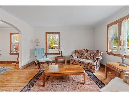 74 Main Street N, Seaforth, ON - Indoor Photo Showing Living Room