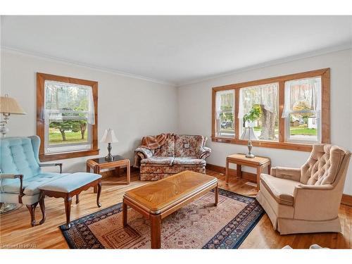 74 Main Street N, Seaforth, ON - Indoor Photo Showing Living Room