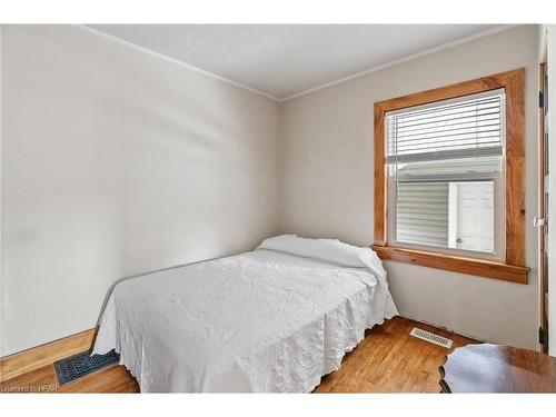 74 Main Street N, Seaforth, ON - Indoor Photo Showing Bedroom