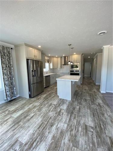 211 Spruce Drive, West Grey, ON - Indoor Photo Showing Kitchen