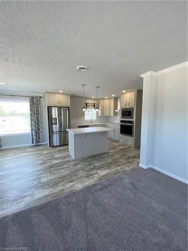 211 Spruce Drive, West Grey, ON - Indoor Photo Showing Kitchen