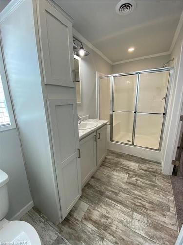 211 Spruce Drive, West Grey, ON - Indoor Photo Showing Bathroom