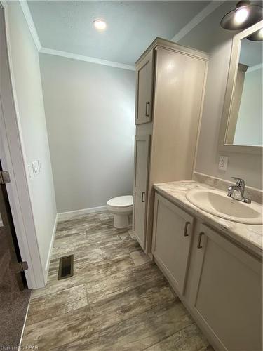 211 Spruce Drive, West Grey, ON - Indoor Photo Showing Bathroom