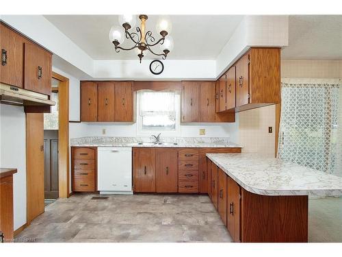 670 Queen Street W, St. Marys, ON - Indoor Photo Showing Kitchen With Double Sink