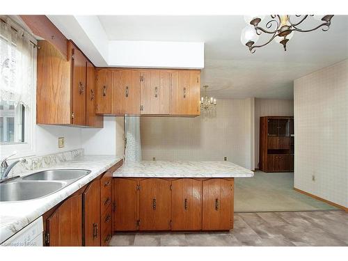 670 Queen Street W, St. Marys, ON - Indoor Photo Showing Kitchen With Double Sink