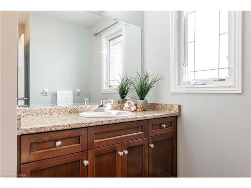 60 Thomas Street, Stratford, ON - Indoor Photo Showing Bathroom