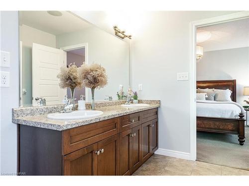 60 Thomas Street, Stratford, ON - Indoor Photo Showing Bathroom