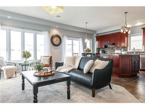 60 Thomas Street, Stratford, ON - Indoor Photo Showing Living Room