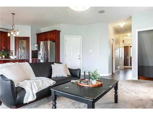 60 Thomas Street, Stratford, ON - Indoor Photo Showing Living Room