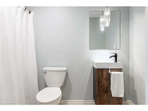 60 Thomas Street, Stratford, ON - Indoor Photo Showing Bathroom