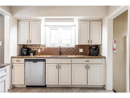 35 Dawson Street, Stratford, ON - Indoor Photo Showing Kitchen