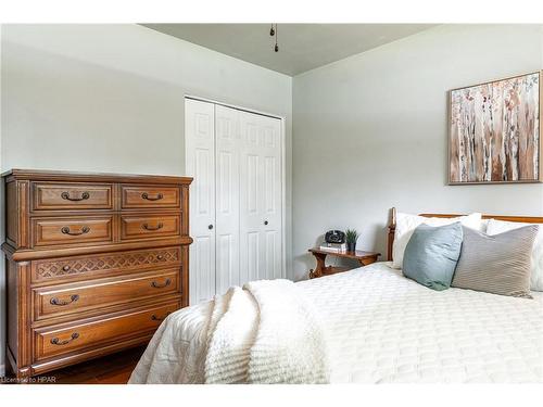 35 Dawson Street, Stratford, ON - Indoor Photo Showing Bedroom