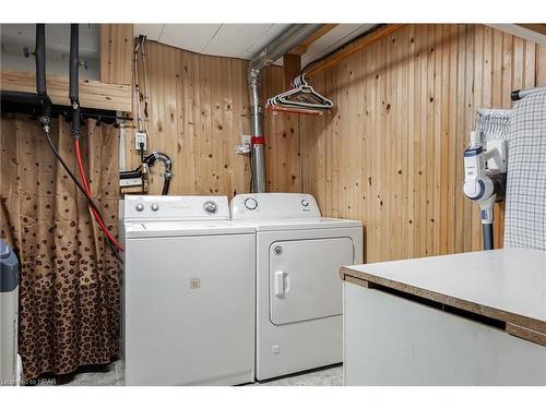 35 Dawson Street, Stratford, ON - Indoor Photo Showing Laundry Room