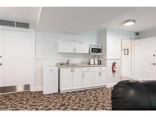 103-160 Romeo Street, Stratford, ON - Indoor Photo Showing Kitchen