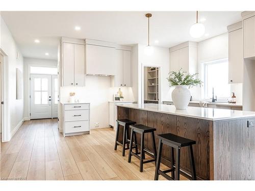 234 Henry Street, Mitchell, ON - Indoor Photo Showing Kitchen With Upgraded Kitchen