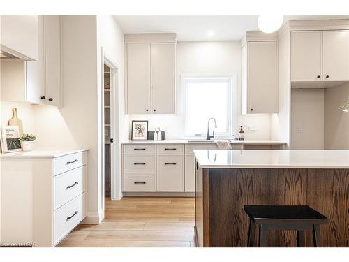 234 Henry Street, Mitchell, ON - Indoor Photo Showing Kitchen With Upgraded Kitchen