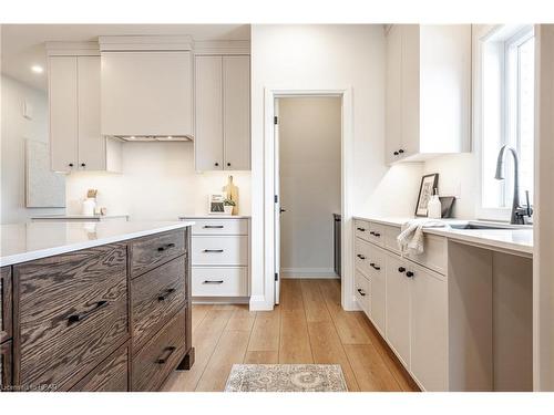 234 Henry Street, Mitchell, ON - Indoor Photo Showing Kitchen With Upgraded Kitchen