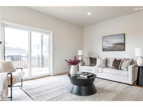 234 Henry Street, Mitchell, ON - Indoor Photo Showing Living Room