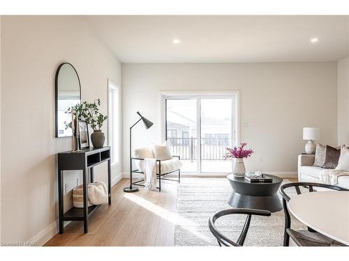 234 Henry Street, Mitchell, ON - Indoor Photo Showing Living Room