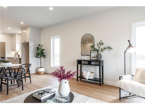 234 Henry Street, Mitchell, ON - Indoor Photo Showing Living Room