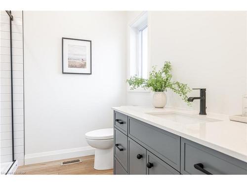 234 Henry Street, Mitchell, ON - Indoor Photo Showing Bathroom