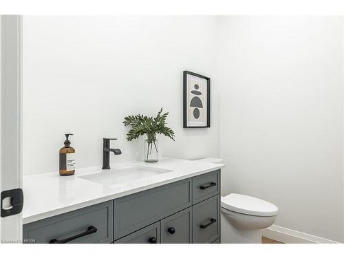 234 Henry Street, Mitchell, ON - Indoor Photo Showing Bathroom