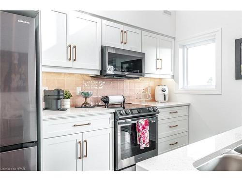 7-3192 Vivian Line 37 Line, Stratford, ON - Indoor Photo Showing Kitchen With Stainless Steel Kitchen With Upgraded Kitchen