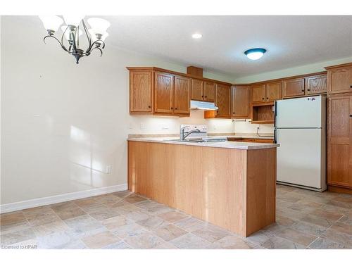 7-20 Huron Street N, St. Marys, ON - Indoor Photo Showing Kitchen