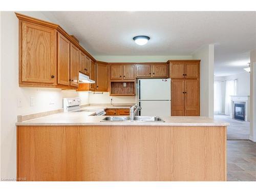 7-20 Huron Street N, St. Marys, ON - Indoor Photo Showing Kitchen With Double Sink