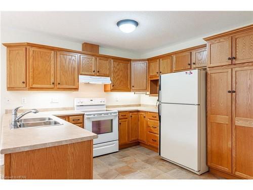 7-20 Huron Street N, St. Marys, ON - Indoor Photo Showing Kitchen With Double Sink