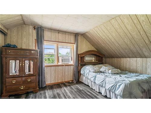 341149 Grey Rd 28, West Grey, ON - Indoor Photo Showing Bedroom