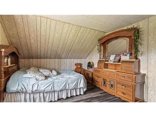 341149 Grey Rd 28, West Grey, ON - Indoor Photo Showing Bedroom