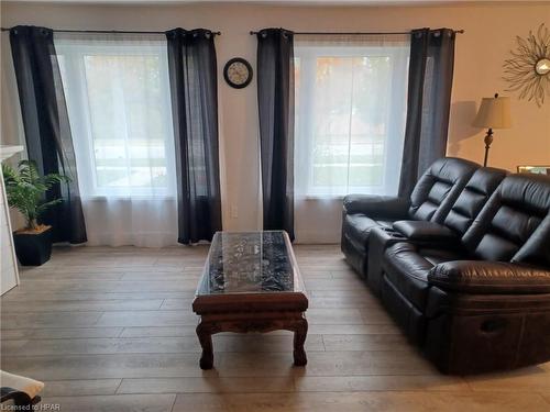 205 Blake Street W, Goderich, ON - Indoor Photo Showing Living Room