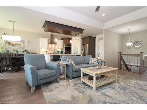 10138 Merrywood Drive, Grand Bend, ON - Indoor Photo Showing Living Room